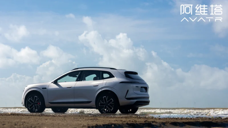 Avatr 07L: потужний електричний кросовер Changan з трьома двигунами