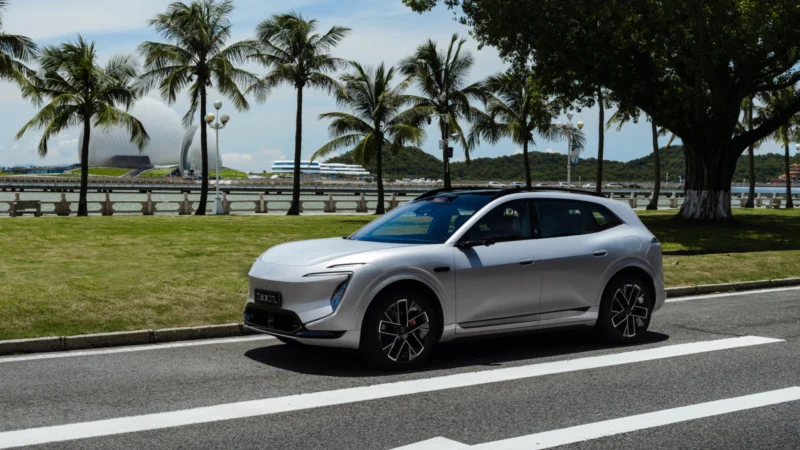 Avatr 07L: потужний електричний кросовер Changan з трьома двигунами