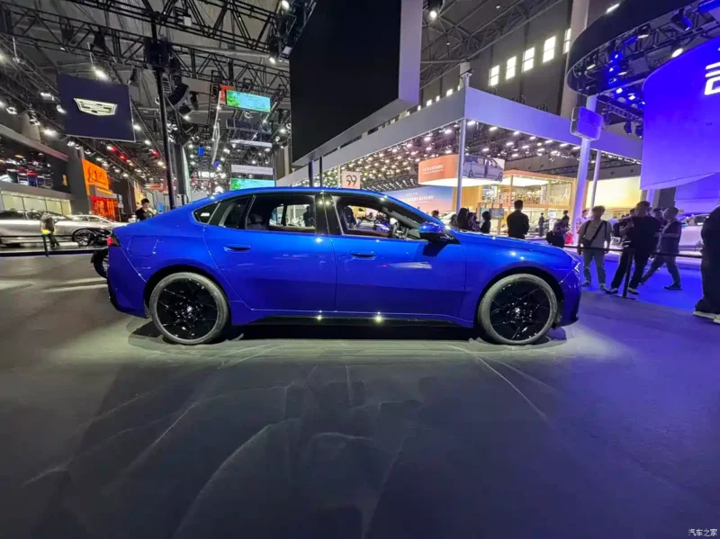 Новий BMW i3 Long Wheelbase показав розкішний інтер'єр та рекордний пробіг
