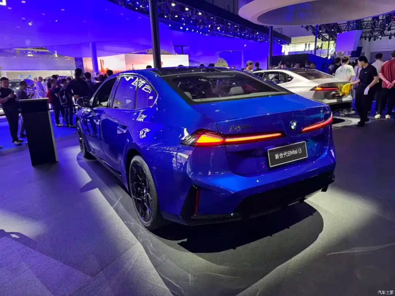 Новий BMW i3 Long Wheelbase показав розкішний інтер'єр та рекордний пробіг