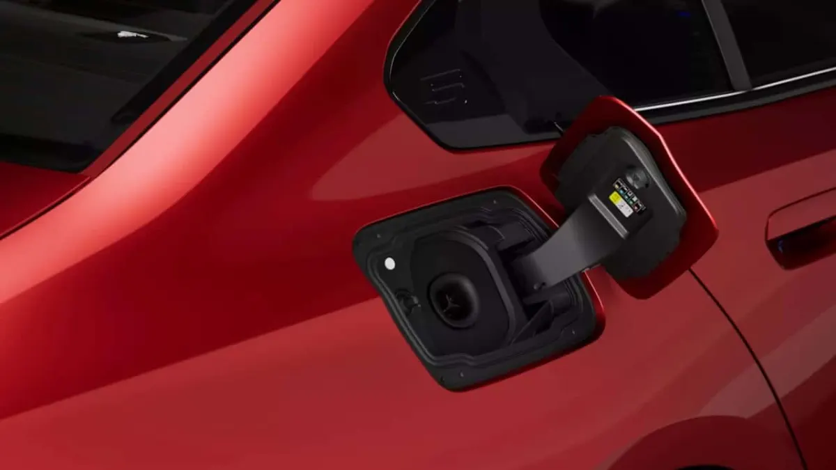 Оновлений BMW i5 2027 року отримав збільшений запас ходу та NACS порт