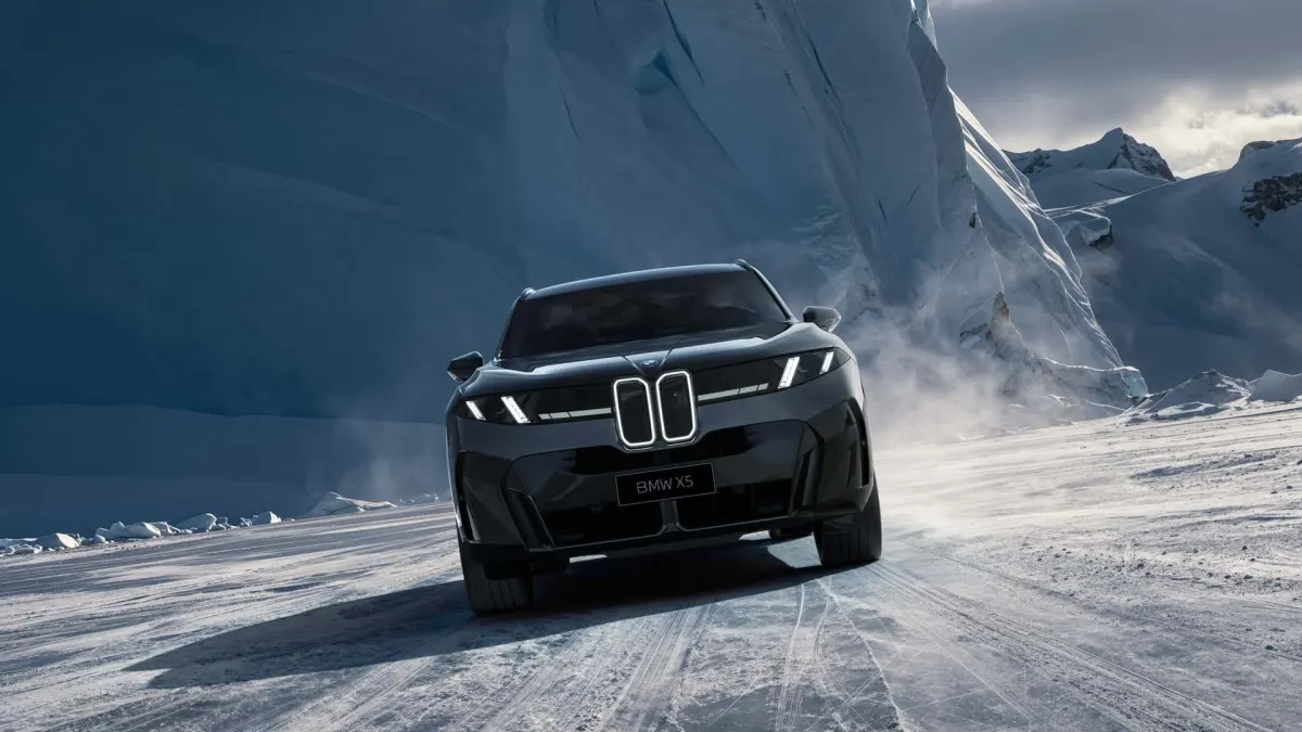 BMW iX5 Long-Wheelbase: розкішний електрокросовер з 31-дюймовим телевізором