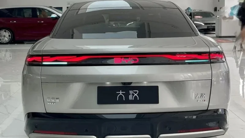 Новий флагманський седан BYD Da Han EV з'явився в автосалонах