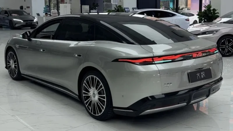 Новий флагманський седан BYD Da Han EV з'явився в автосалонах