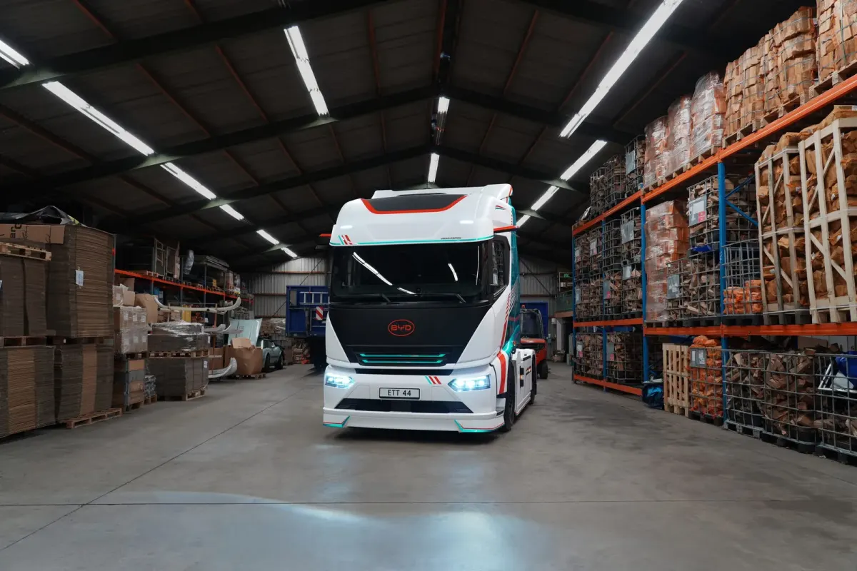 Електричний вантажівка BYD ETT 44 отримав запас ходу 600 км та зарядку 1.5 МВт