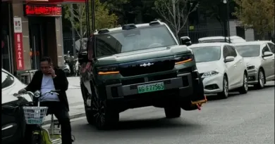 Позашляховик BYD Fang Cheng Bao Bao 8 помітили на трьох колесах із блокіратором