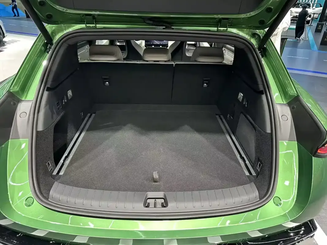 BYD Fang Cheng Bao Formula S розкрив салон та характеристики