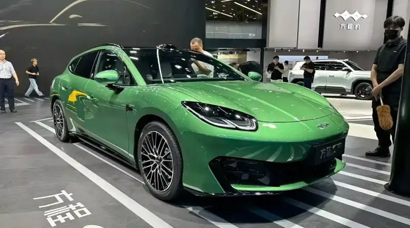BYD Fang Cheng Bao Formula S розкрив салон та характеристики