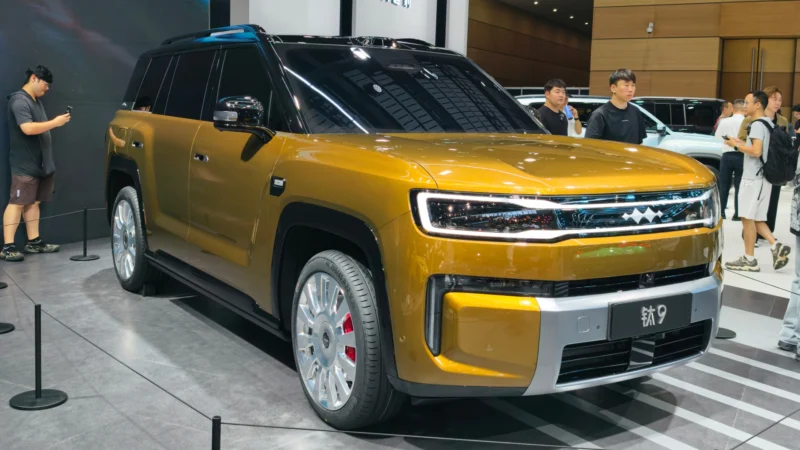 Флагманський гібрид BYD Fang Cheng Bao Ti 9 офіційно дебютував у Китаї