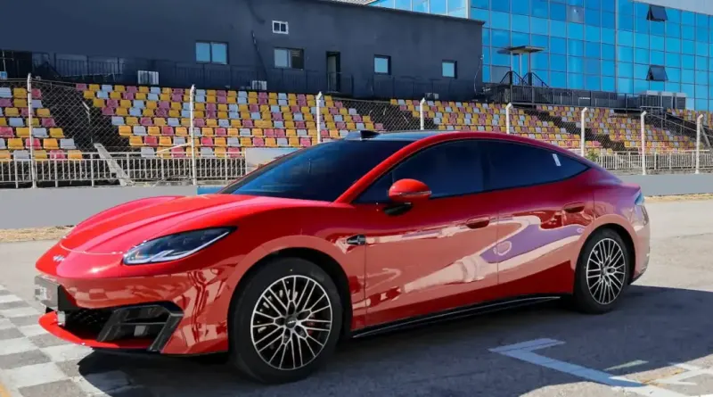 Новий електромобіль BYD Formula S кидає виклик Tesla Model 3 за ціною від $28 000