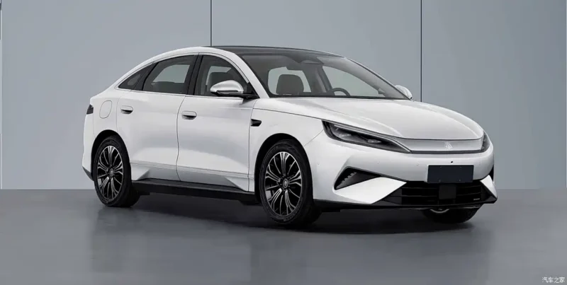 BYD Qin Max: інтер'єр розкрито, ціни та версії гібридного і чистого електромобіля