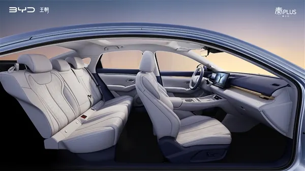 Новий BYD Qin Plus розкрив салон та рекордний запас ходу