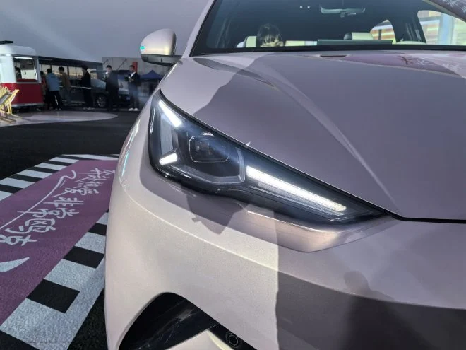 Новий хетчбек BYD Seagull офіційно представлено за ціною від 9800 доларів