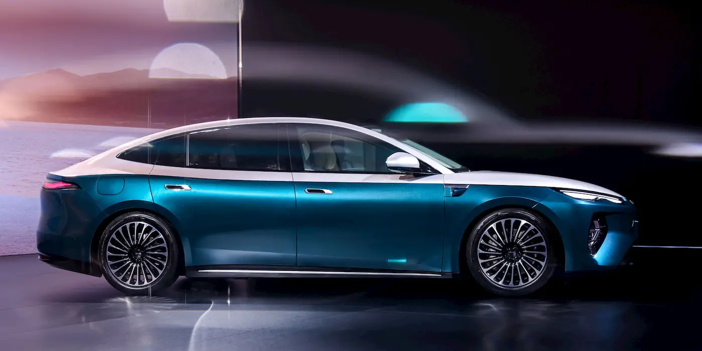 BYD Seal 08: Флагманський електроседан зібрав 65 000 замовлень за 30 годин