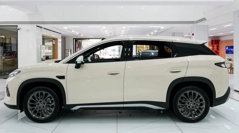 Тріумф BYD Song Ultra EV: понад 60 000 замовлень за перший місяць продажів