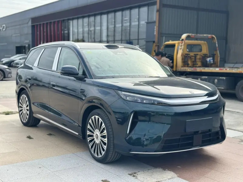 Новий кросовер BYD Tang EV виходить на ринок: 691 к.с. та пневмопідвіска