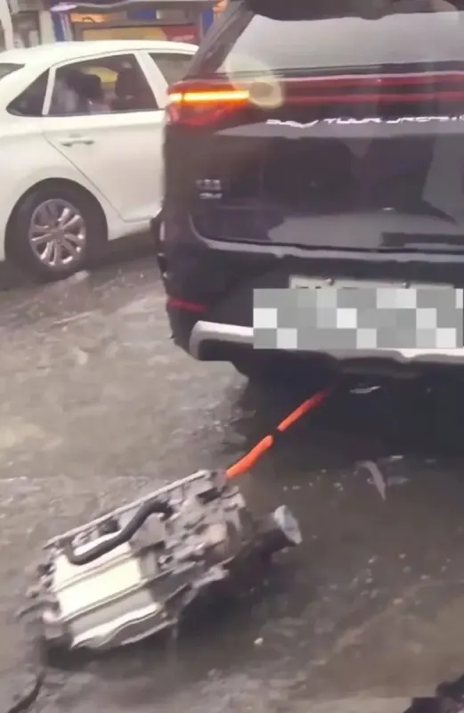 Чому у BYD Tang відірвався двигун: офіційне пояснення виробника