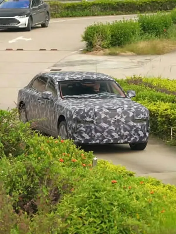 Розкішний лімузин BYD Yangwang готують до світового дебюту в Дубаї
