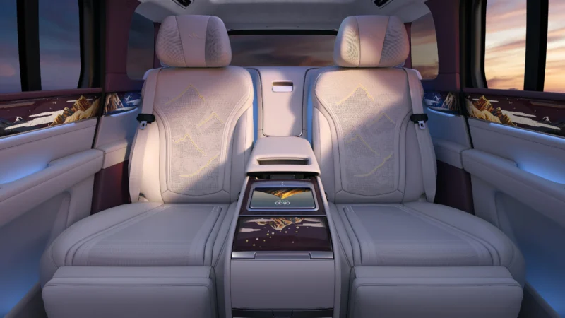 BYD Yangwang U8L Snowcrest: розкішний 4-місний SUV за $266 тис. кидає виклик Bentley