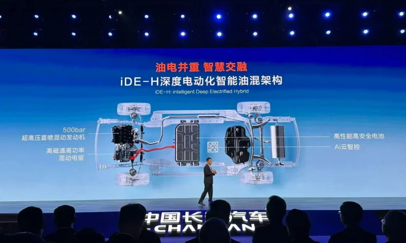 Гібридний кросовер Changan CS55 Plus HEV готують до виходу на ринок
