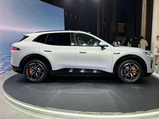 Новий Changan Nevo Q06: подвійний двигун, RWD та надшвидка зарядка 6C