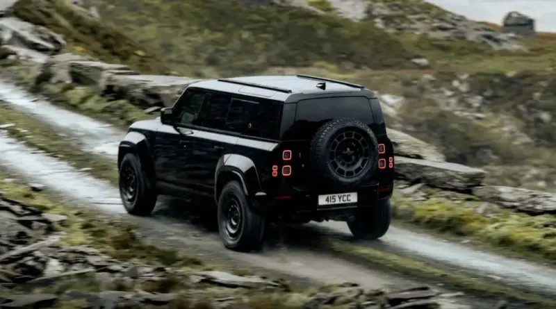 Новий компактний електромобіль Defender Sport EV помітили на випробуваннях