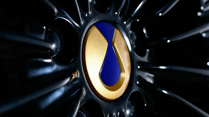 Denza D9 Dark Gold: Новий колір і ціна для мінівена BYD