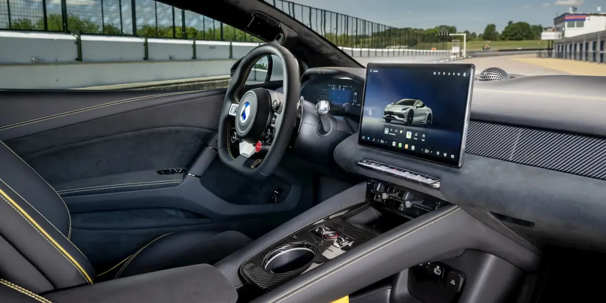 Електричний суперкар Denza Z від BYD обійшов Porsche за швидкістю та ціною