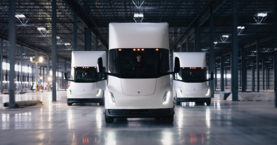 Einride викупить 500 тягачів Tesla Semi для комерційних перевезень у США