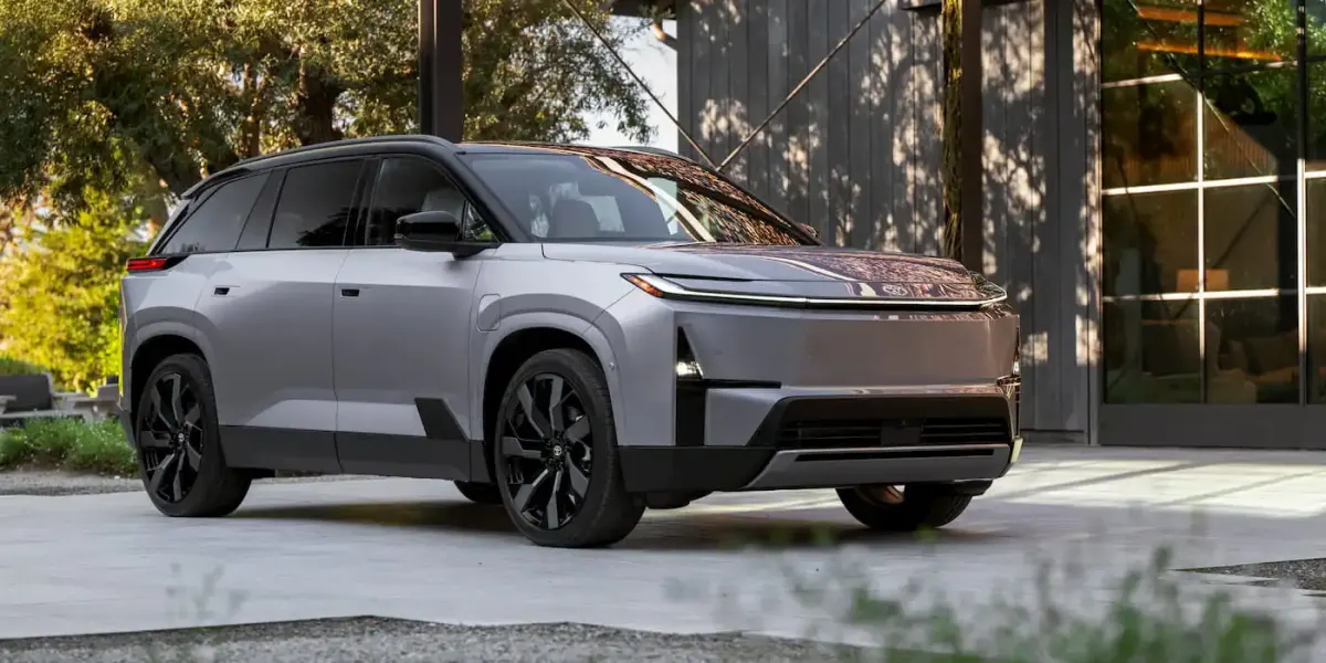 Японці знову відкладають електричний кросовер Toyota Highlander: старт перенесли