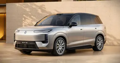 Потужний електромобіль Denza N8: тримоторний SUV від BYD з 1193 к.с.