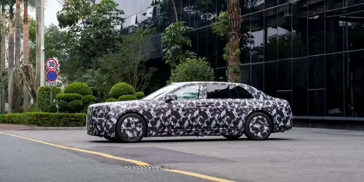 Новий електромобіль Yangwang отримає двері як у Rolls-Royce