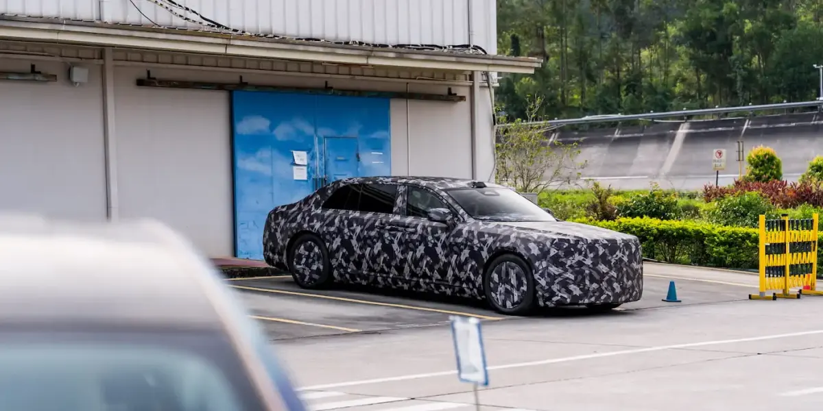 Новий електромобіль Yangwang отримає двері як у Rolls-Royce