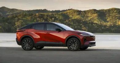 Електромобілі Toyota стрімко зростають у США, але компанія пригальмовує випуск новинок