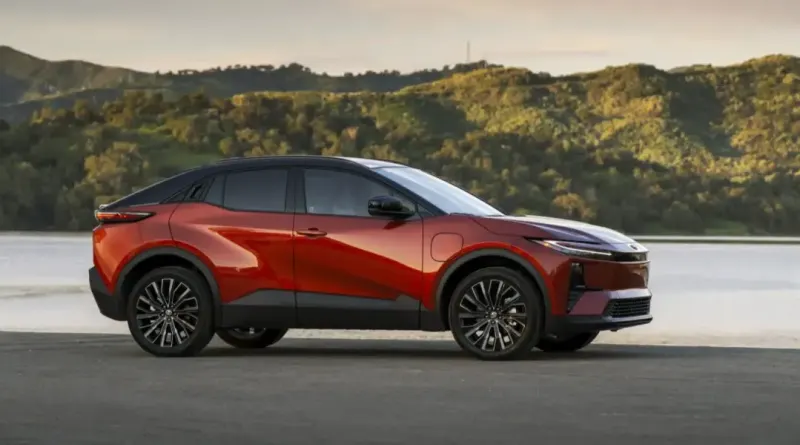 Електромобілі Toyota стрімко зростають у США, але компанія пригальмовує випуск новинок