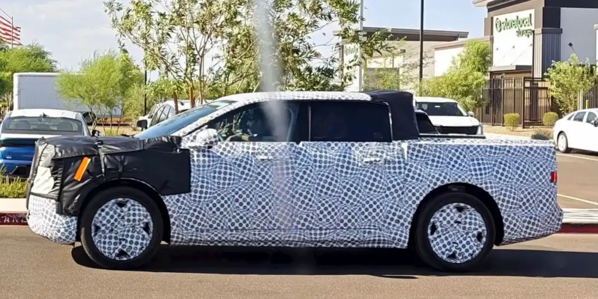 Новий електричний пікап Ford помітили на зарядці Tesla Supercharger