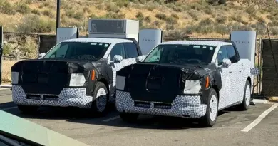 Новий електричний пікап Ford помітили на зарядці Tesla Supercharger