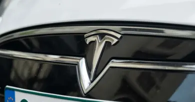 Як Ілон Маск шкодить Tesla більше, ніж зв'язки BYD з Китаєм