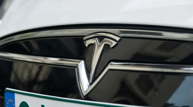 Як Ілон Маск шкодить Tesla більше, ніж зв'язки BYD з Китаєм