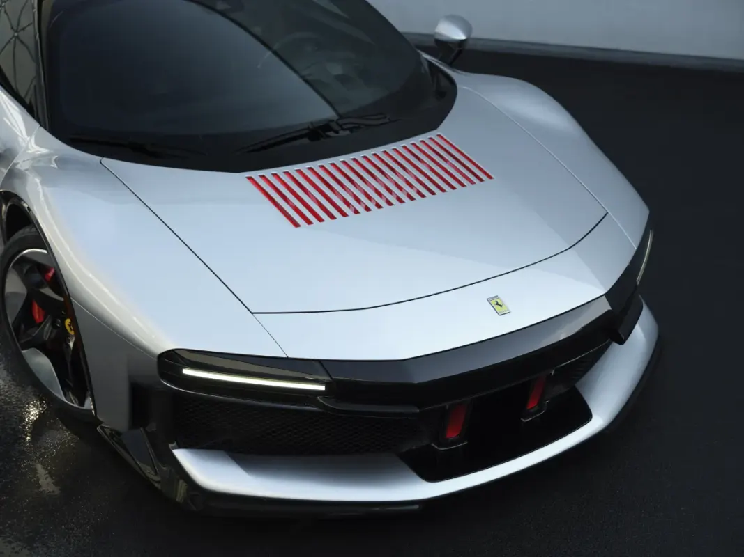 Новий суперкар Ferrari CZ26 поєднав стиль електрокара Luce та платформу SF90