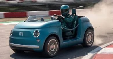 Крихітний електромобіль Fiat Topolino отримав божевільний тюнінг і став родстером