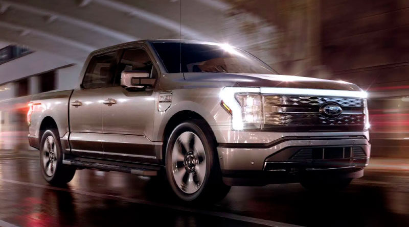 Ford F-150 Lightning доставлено першому покупцеві