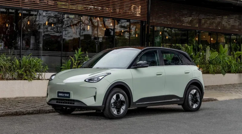 Абсолютний бестселер оновився: Geely випустила електромобіль Xingyuan (EX2) із більшим запасом ходу за $9,500