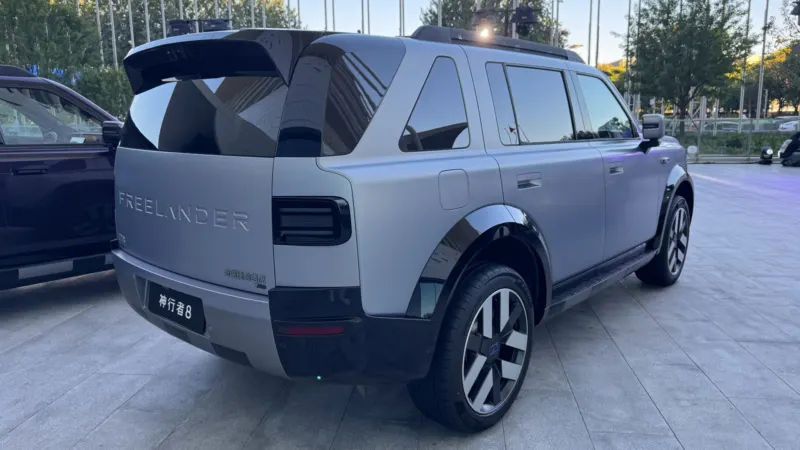 В Китаї стартували продажі розкішного позашляховика Freelander 8