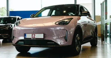 Компактний хетчбек Geely E2 з'явився у європейських дилерів перед стартом продажів