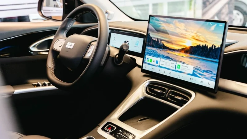 Компактний хетчбек Geely E2 з'явився у європейських дилерів перед стартом продажів