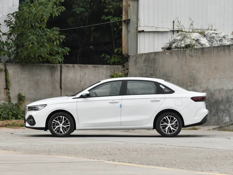 Седан Geely Emgrand оновився та отримав цінник від $8400