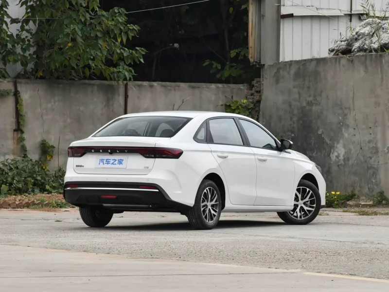 Седан Geely Emgrand оновився та отримав цінник від $8400
