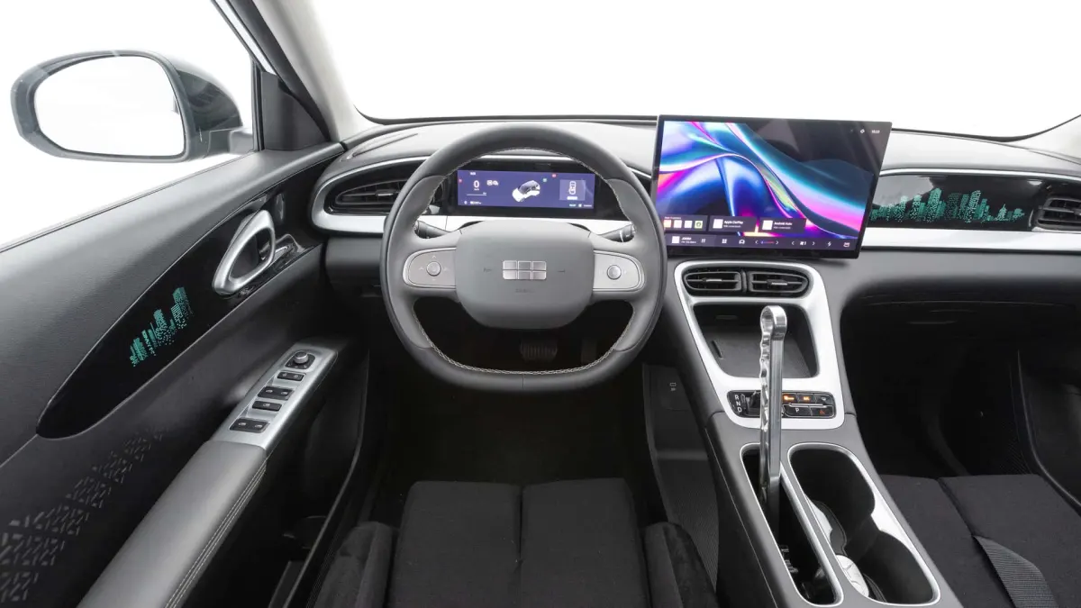 Задній привід та гідравлічний ручник: Geely EX2 перетворили на драйверський дрифткар