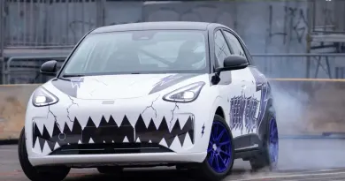 Задній привід та гідравлічний ручник: Geely EX2 перетворили на драйверський дрифткар